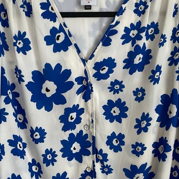 Cabi Florist Blouse Top Blue White Sz M V-Neck Long Sleeve Button Up Cottagecore - Picture 4 of 10
